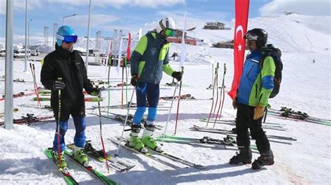 Babalarının antrenörlük yaptığı ikiz kayakçıların hedefi milli forma - Son Dakika Haberleri